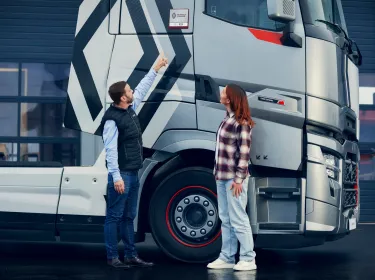 Two Renault Trucks employees talking about the specs