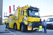 UN NUOVO RENAULT TRUCKS C 520 8X4 IN SOCCORSO AI VEICOLI PESANTI